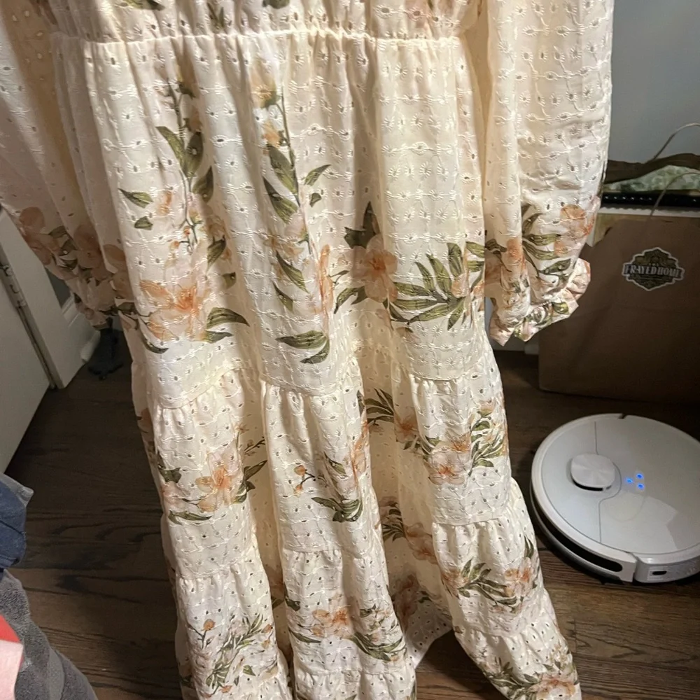 Elegant Cream Floral Long Sleeve Dress - Picture 7 of 8